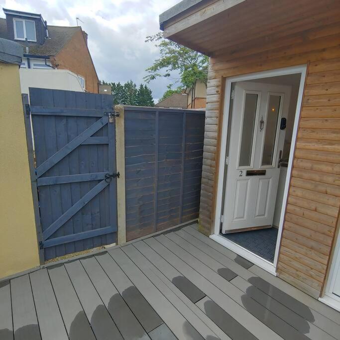 Cozy Garden Studio: Wizarding World Retreat Watford  Exterior photo