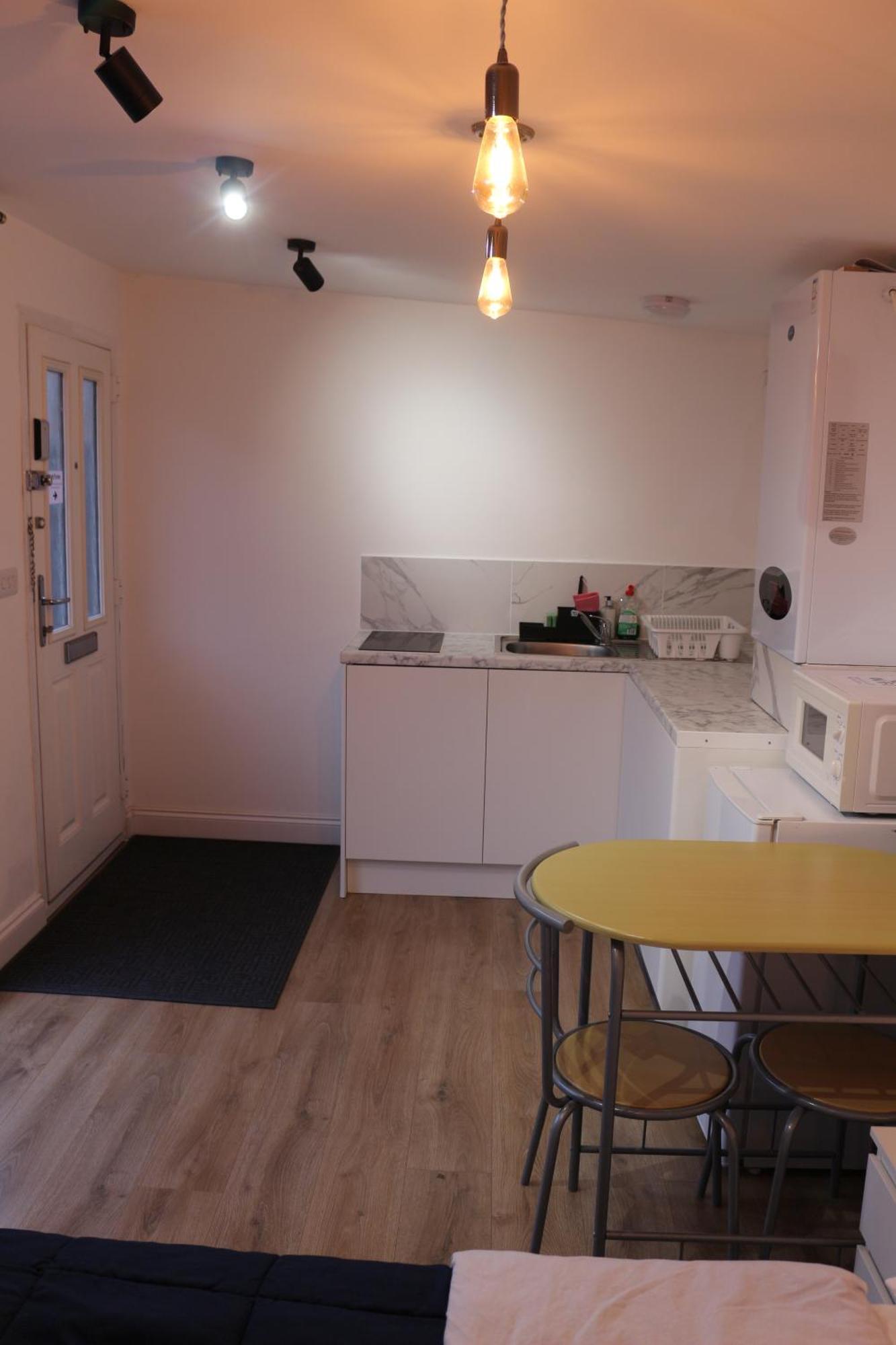 Cozy Garden Studio: Wizarding World Retreat Watford  Exterior photo